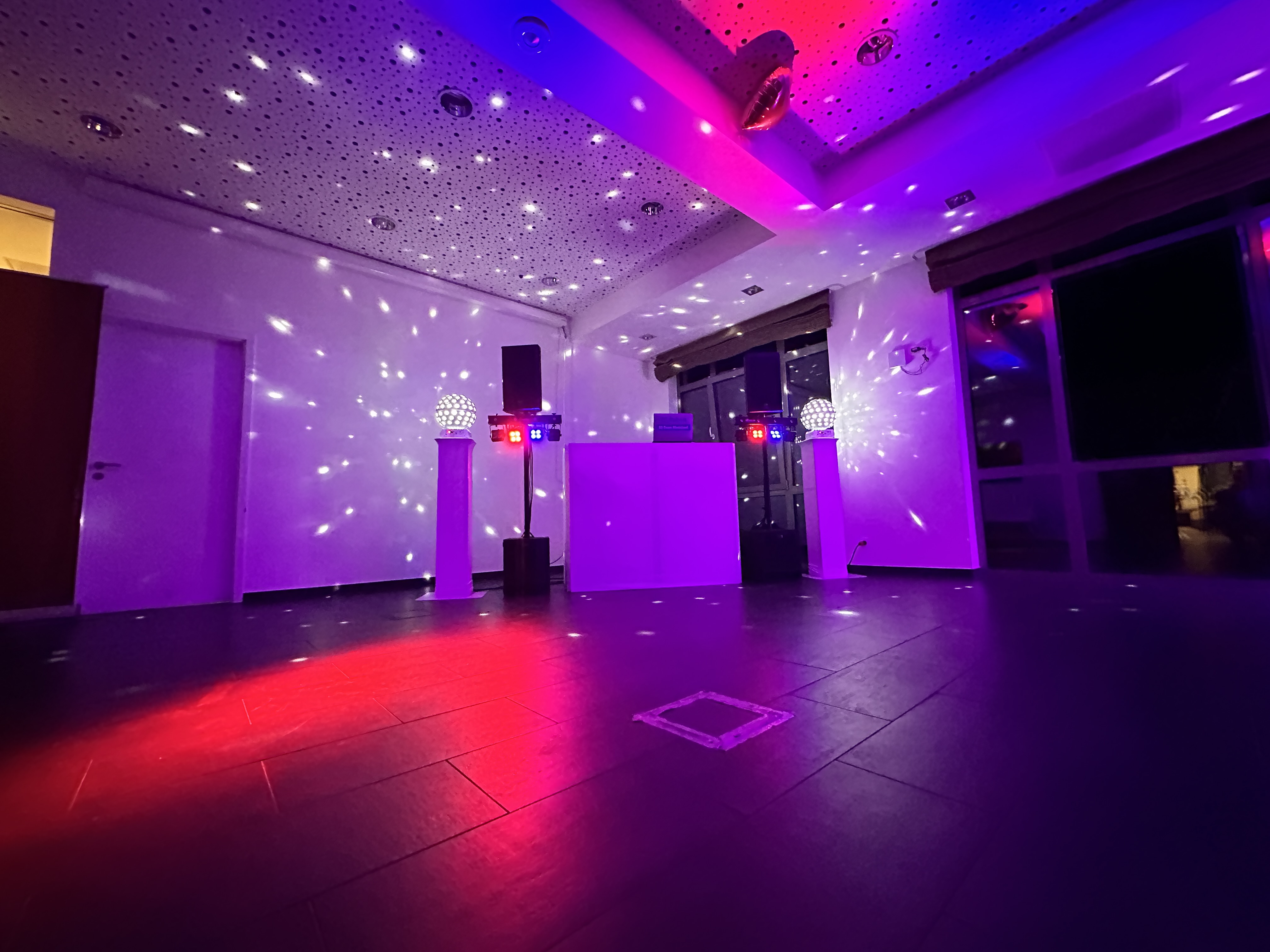 Professionelle Licht- und Tontechnik bei einer Hochzeit