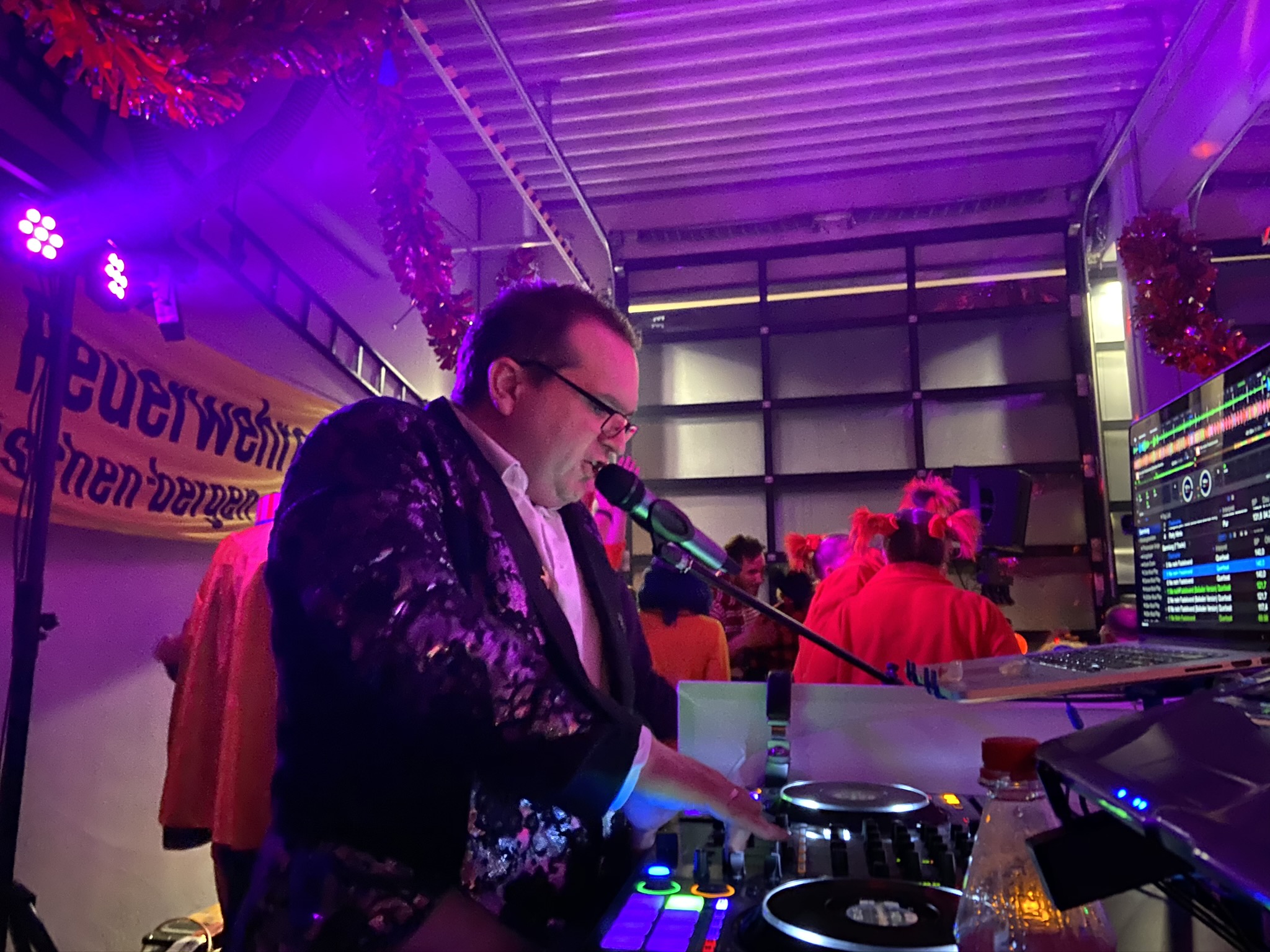 Partystimmung am Abend – DJ Stani legt auf
